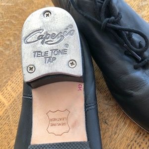 WOMEN'S CAPEZIO TAP SHOES